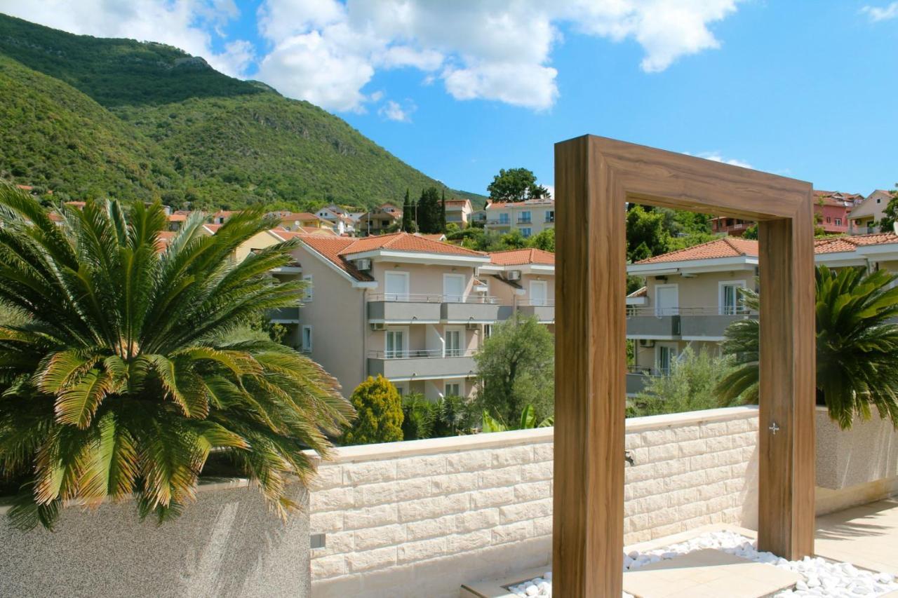 Apart hotel Sun Village Herceg Novi Exteriör bild
