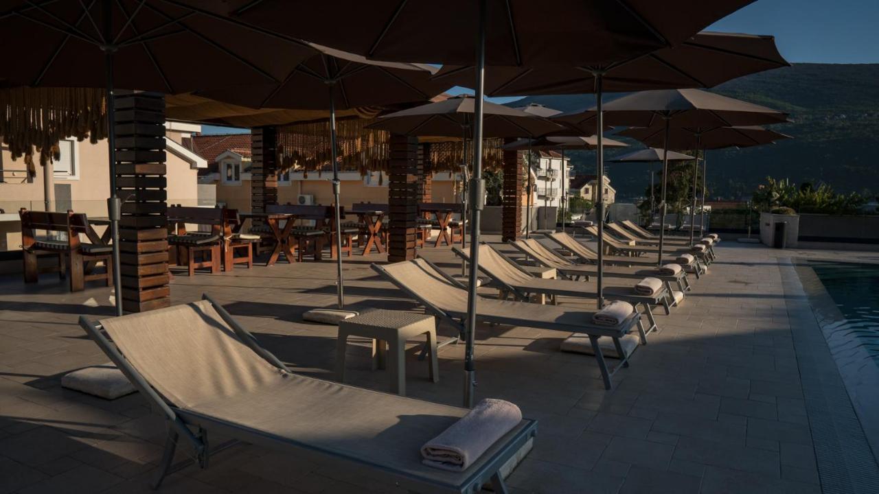 Apart hotel Sun Village Herceg Novi Exteriör bild