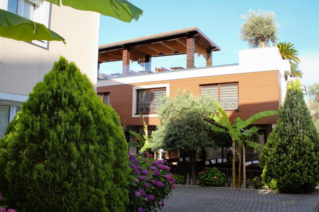 Apart hotel Sun Village Herceg Novi Exteriör bild