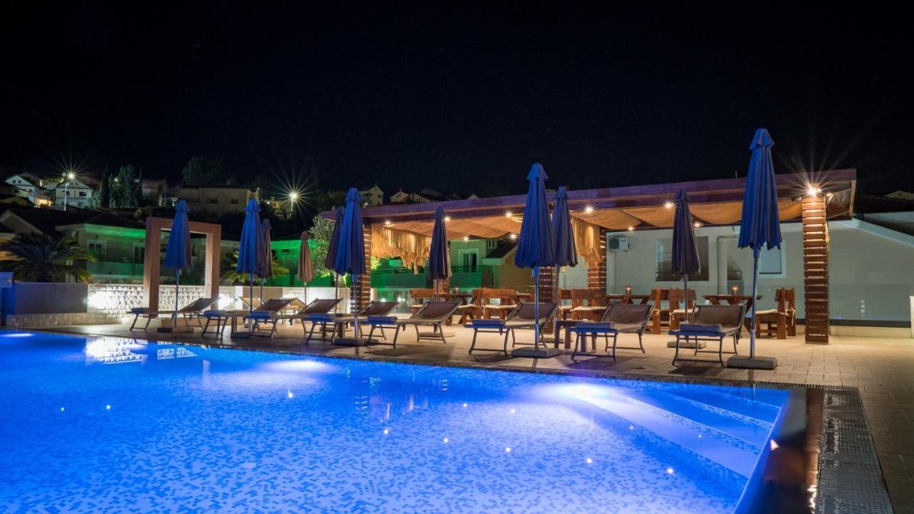 Apart hotel Sun Village Herceg Novi Exteriör bild
