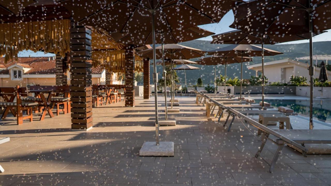 Apart hotel Sun Village Herceg Novi Exteriör bild