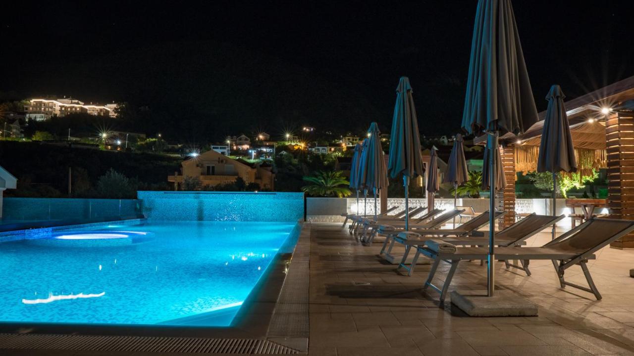 Apart hotel Sun Village Herceg Novi Exteriör bild