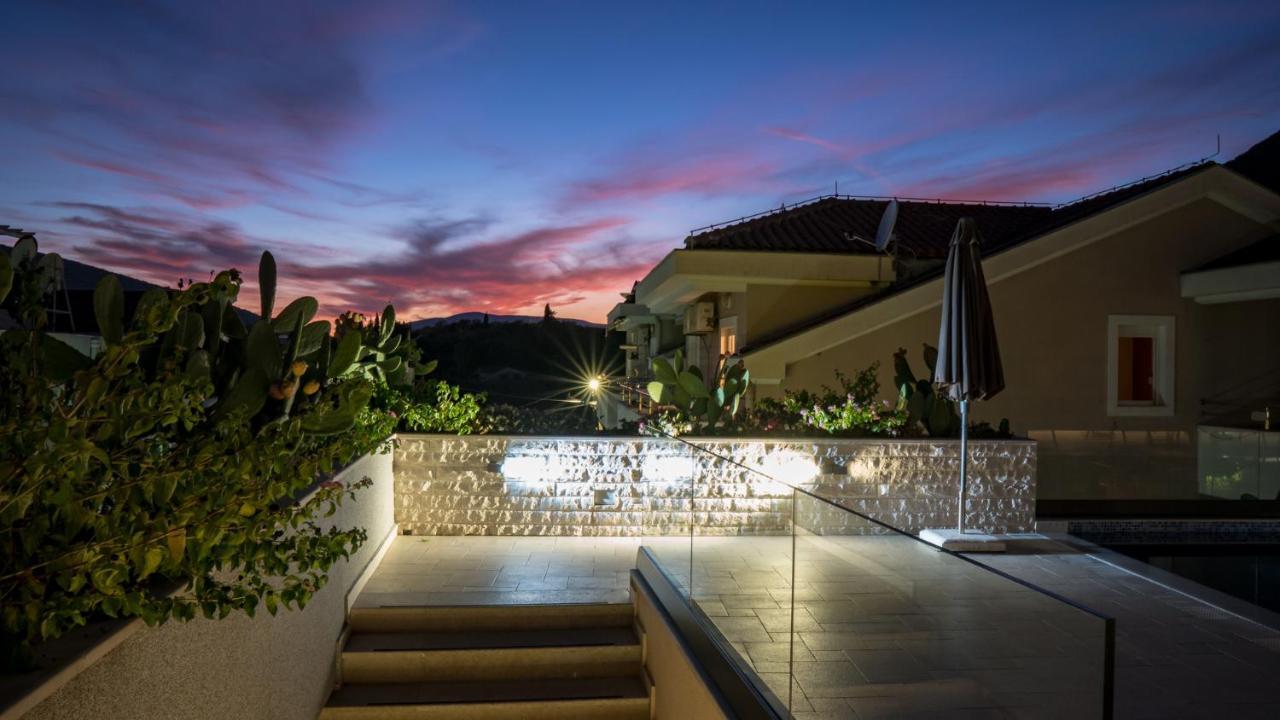 Apart hotel Sun Village Herceg Novi Exteriör bild