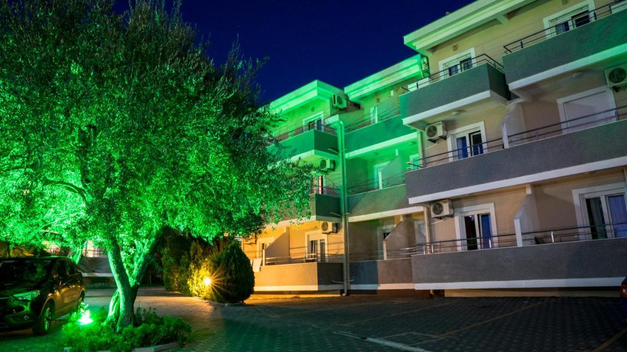 Apart hotel Sun Village Herceg Novi Exteriör bild